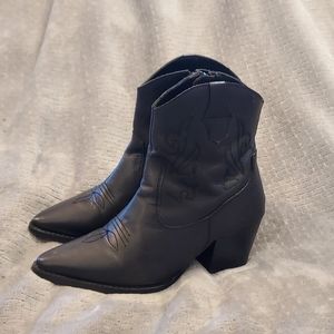 Nasty Gal Catchin' Me A Cowboy Faux Leather Boots Black sz. 5 EUC